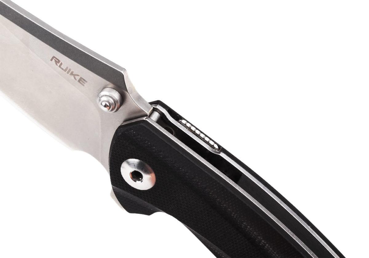 Black knife P155 (close-up)